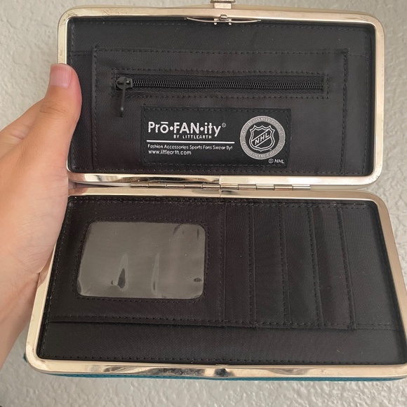 San Jose Shark NHL Women’s Wallet - Picture 3 of 3